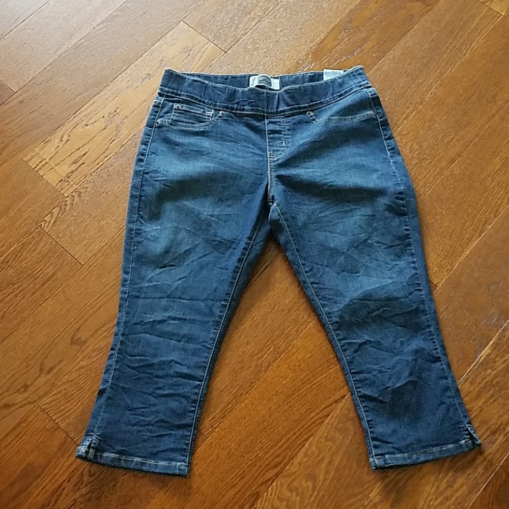 Levi's capris